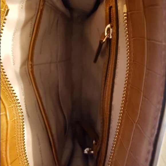 Michael Kors satchels and crossbody - Picture 4 of 8